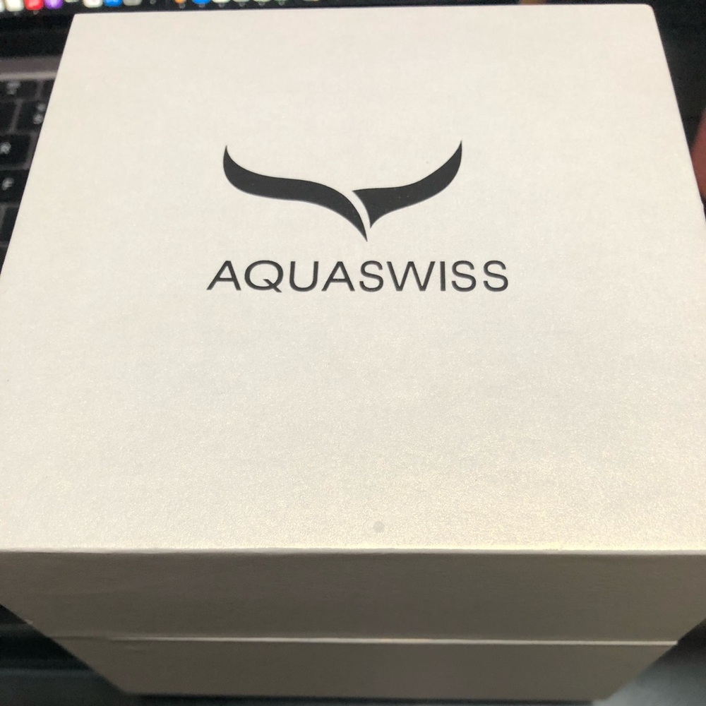 Ladies aqua Swiss watch stainless steel - Picture 1 of 5